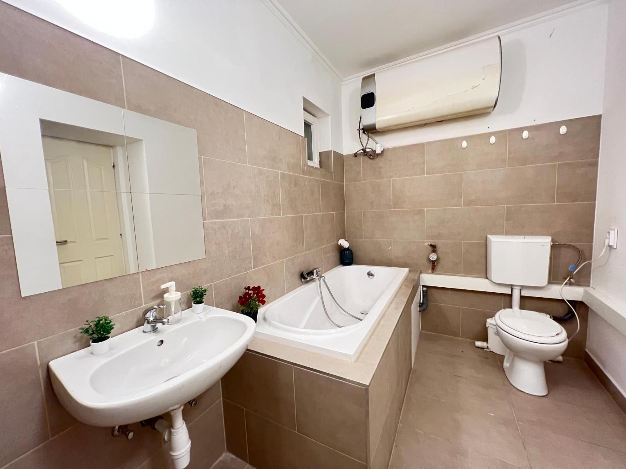 Gazde/Camere de închiriat Baross With Convenience And Style
